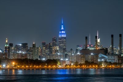 See it: Empire State Building lights up in Giants blue