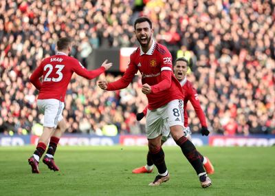 Manchester United enter Premier League title race with stunning comeback win over Man City