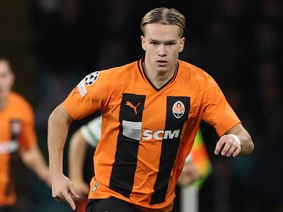 Mykhailo Mudryk: Chelsea agree €100m deal to hijack Arsenal bid