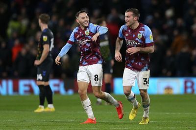 Burnley maintain lead as Sheffield United keep pace with win