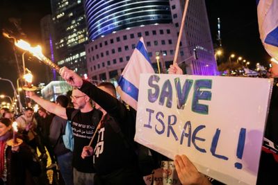 Israelis rally against Netanyahu 'government of shame'