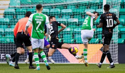 Nisbet keeps up his hot streak as double helps Hibs to rescue a point