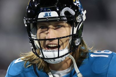 Chargers pick off 2 Trevor Lawrence passes in first 5 minutes