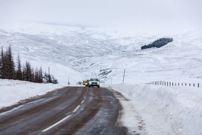 Warning of wintry showers and ice across UK from Sunday evening - OLD