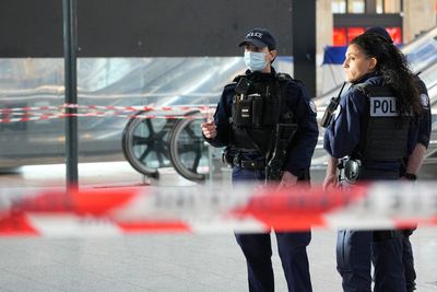 Paris station stabbings: probe opened for attempted murders