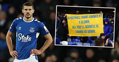 Kevin Thelwell cuts lonely figure before £88m near miss as Everton fans send blunt message