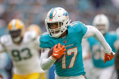 Dolphins WR Jaylen Waddle goes into the medical tent vs. Bills