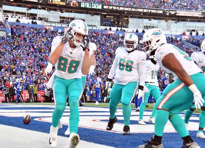 Dolphins TE Mike Gesicki non-committal on future with the team