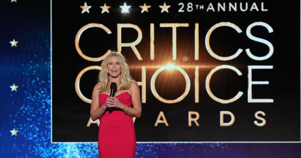 Jennifer Coolidge Wins Critics Choice Award 2023 for 'White Lotus,' Aubrey  Plaza Presents at Show!: Photo 4881851, 2023 Critics Choice Awards, Aubrey  Plaza, Critics' Choice Awards, Jennifer Coolidge Photos