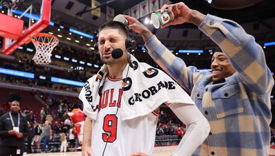 Nikola Vucevic matches career high with 43 points to send Bulls on to Paris with victory