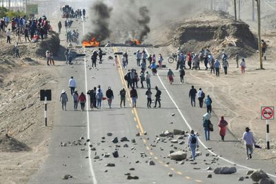 Peruvians defy state of emergency, mobilize for major new protest
