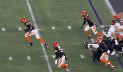 Bengals’ Sam Hubbard yoinked a scoop-and-score 98-yard fumble TD, and NFL fans were dumbfounded