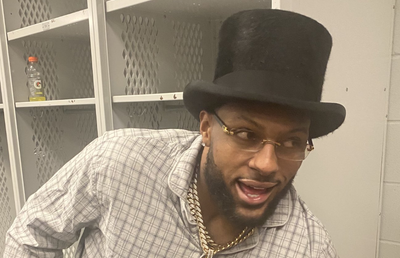 Giants’ Kayvon Thibodeaux wore a ‘sexy’ top hat, and NFL fans adored his ‘Ebenezer Scrooge’ look