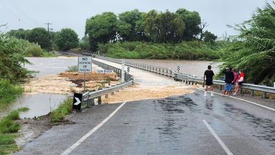 Another 500mm of rain possible for Mackay region as deluge swamps Queensland's north