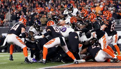 Sam Hubbard’s 98-yard fumble return lifts Bengals over Ravens