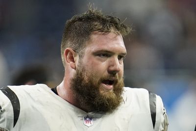 Bengals LT Jonah Williams on crutches with knee brace after playoff win