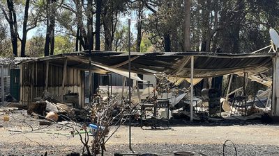 Family who lost home to bushfire near Donnybrook in WA tell of lucky escape