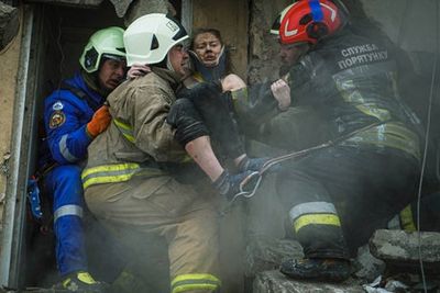 Dnipro: Survivor pulled from rubble after 35 killed in Russian strike on flats