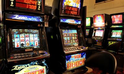 NSW Labor promises to ban political donations from clubs amid fight over poker machines