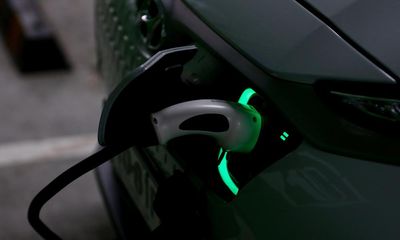 Expanding electric vehicle charging network requires more government funding, advocates say