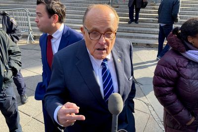 Giuliani says Trump told him to take classified files home