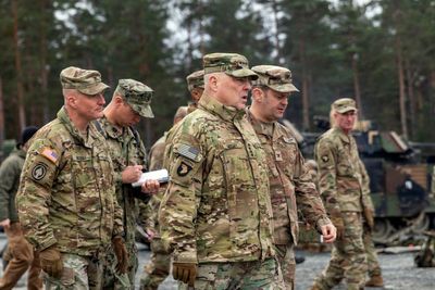 Top US general visits training site for Ukrainian soldiers