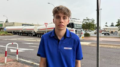 Child rescued from oncoming traffic after running onto busy road at Port Lincoln