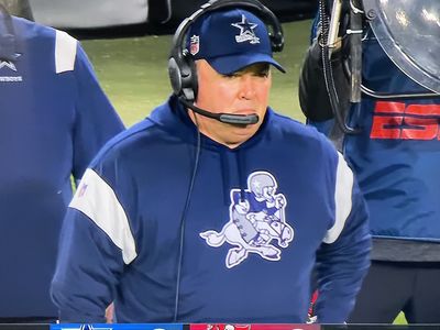NFL fans had lots of jokes about Mike McCarthy’s hoodie during Cowboys-Bucs