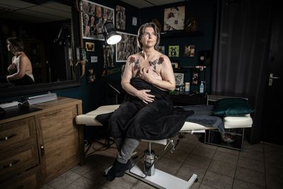 Free tattoos give hope for Dutch breast cancer survivors