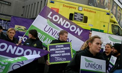 Real-terms UK pay fell at fastest rates for 20 years at end of 2022