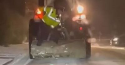 Gardai praised for ‘rolling up sleeves’ and helping grit roads amid treacherous snow in Donegal