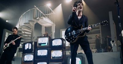 Review: The 1975 gig lived up to the weird hype as Matt Healy eats raw meat on stage in Cardiff