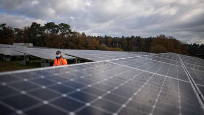 Davos forum: EU unveils clean tech plan amid competition from US and China