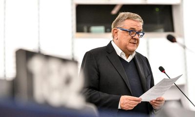 Ex-MEP at heart of cash for influence scandal strikes plea bargain
