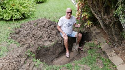 Rockhampton man digs up cannon believed to be one o'clock time gun dating back to 1865