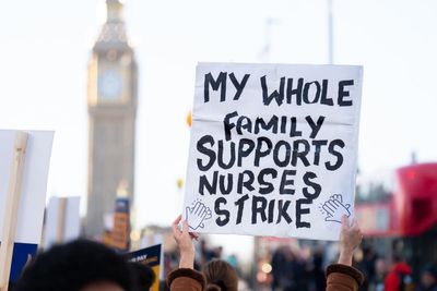 Three in five people blame Government for length of pay row with nurses – poll