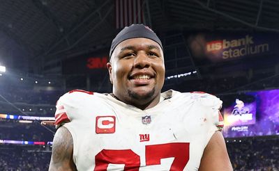 Mic’d up Giants DL Dexter Lawrence to Vikings OL: ‘You give me more hugs than my girlfriend’