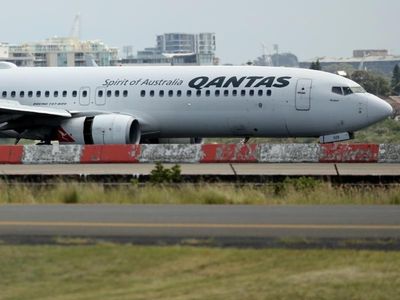 Qantas plane lands safely after mayday