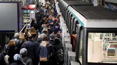 Striking Paris transport workers to lead charge against French pension reform