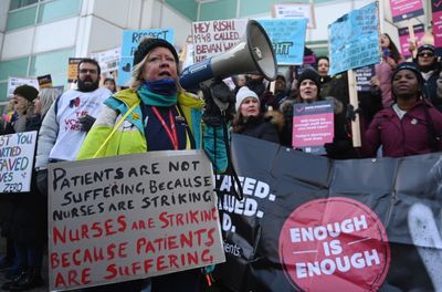 Nurses strike: NHS staff march on No 10 as Starmer hits out at Tories’ ‘lethal chaos’