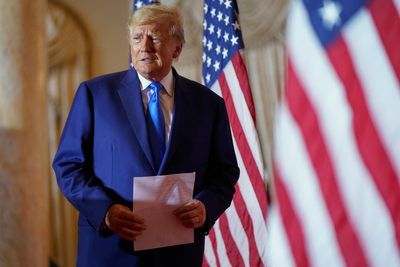 Trump preparing return to Twitter, Facebook and Instagram this month