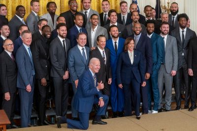 Steph Curry commends ‘iconic’ moment Biden took the knee during Warriors presentation