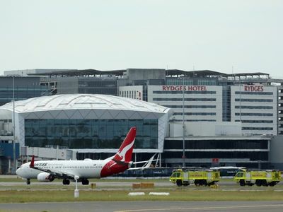 Investigation after Qantas plane mayday