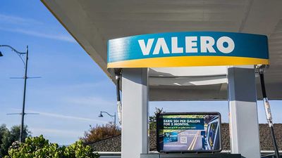 IBD 50 Stocks To Watch: Energy Leader Valero Eyes Buy Point Ahead Of Q4 Earnings