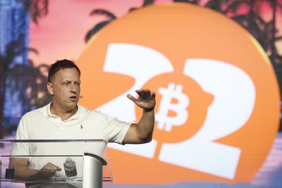 Peter Thiel’s Founders Fund generated more than $1 billion by offloading an 8-year Bitcoin bet just before markets soured