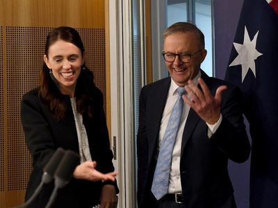 Albanese praises retiring NZ PM Ardern