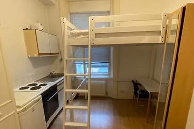 Tiny Kensington studio so small that only a bunk bed will fit advertised to rent for £1200pcm