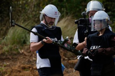 Ukrainians learn mine clearing skills from Cambodian experts