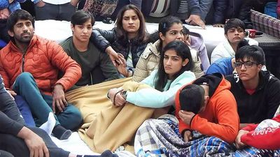 Babita Phogat comes with 'message' from govt; wrestlers demand new federation