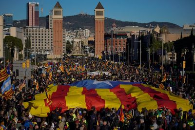 Spanish, French leaders meet to sign friendship treaty